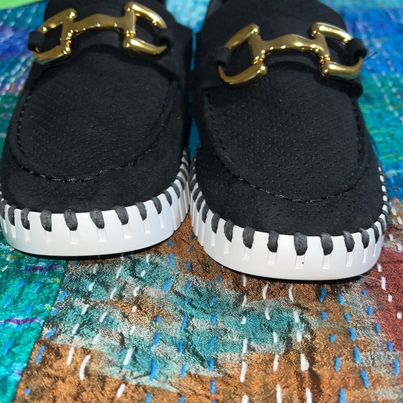 ILSE JACOBSEN Black Loafers with Gold Accent - Picture 7 of 8